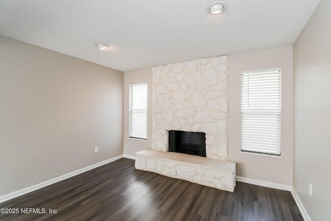 Building Photo - 11512 Dandelion Way
