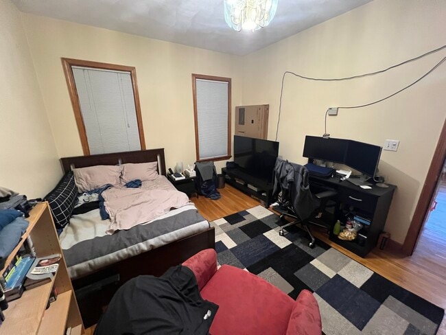 Building Photo - 37 Hancock St