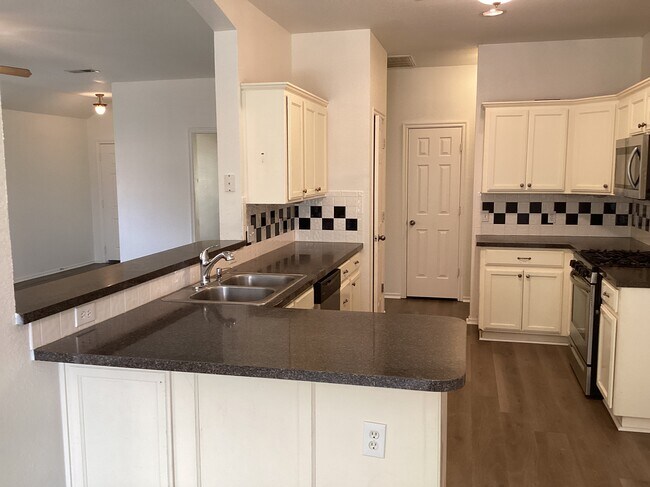 Foto del edificio - 17621 Lead Ln