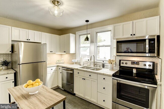 Building Photo - 346 Virginia Ave