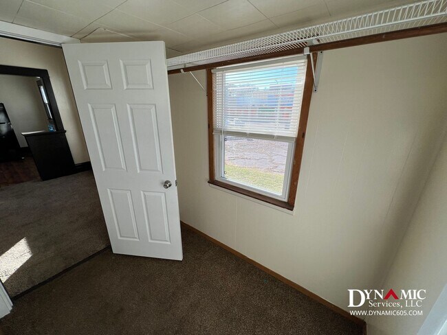 Foto del edificio - 3 Bedroom, 1 Bathroom Single Family House Downtown