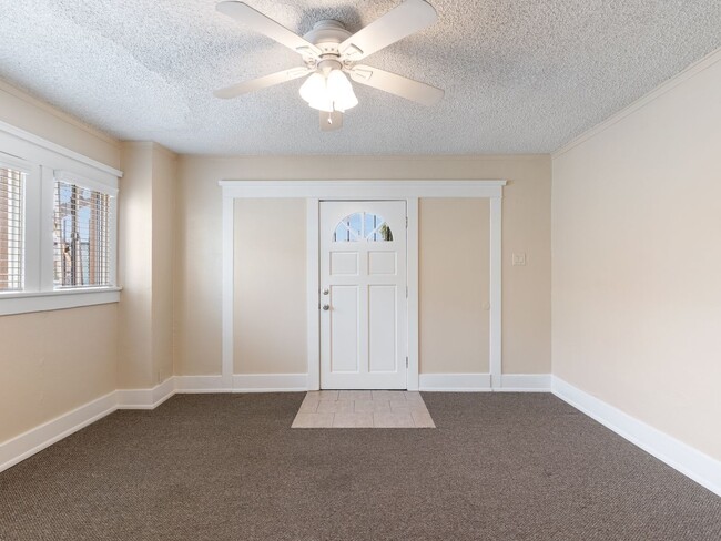 Foto del edificio - 1460 Gaviota Ave