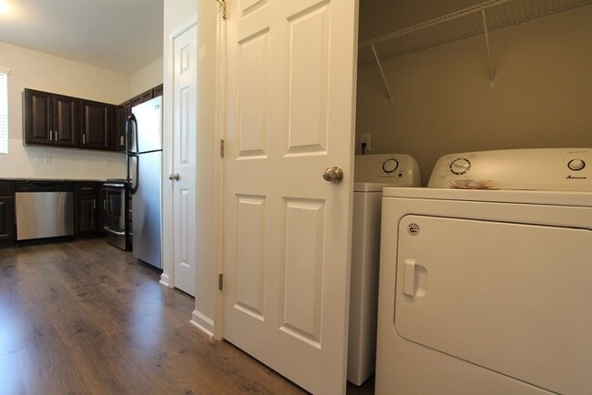 Foto del edificio - 3BD/2.5BTH Townhome North Western School District