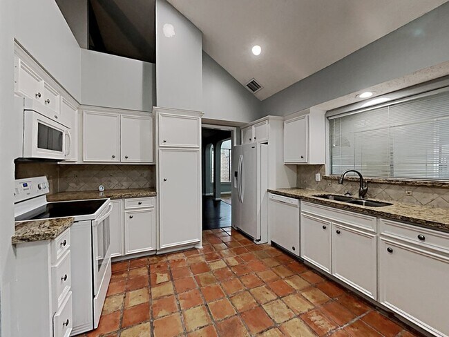 Foto del edificio - 16031 Hidden Acres Dr