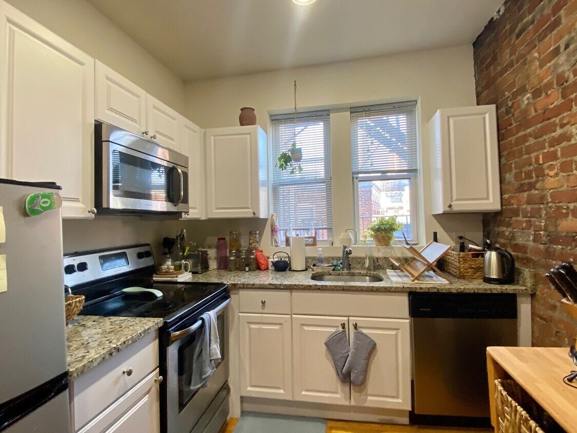 Building Photo - 10 Cleveland Pl