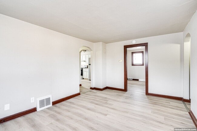 Building Photo - 313 E Murray Ave