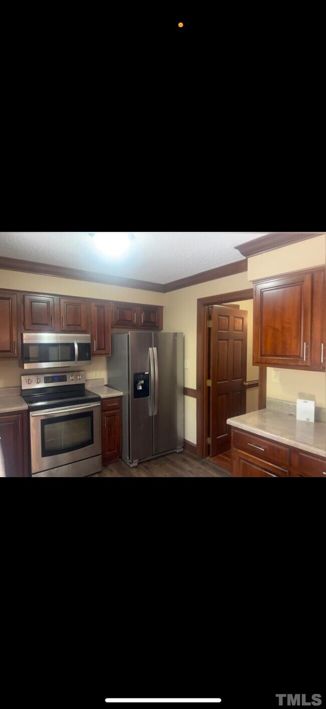 Foto del edificio - 6925 Sandringham Dr