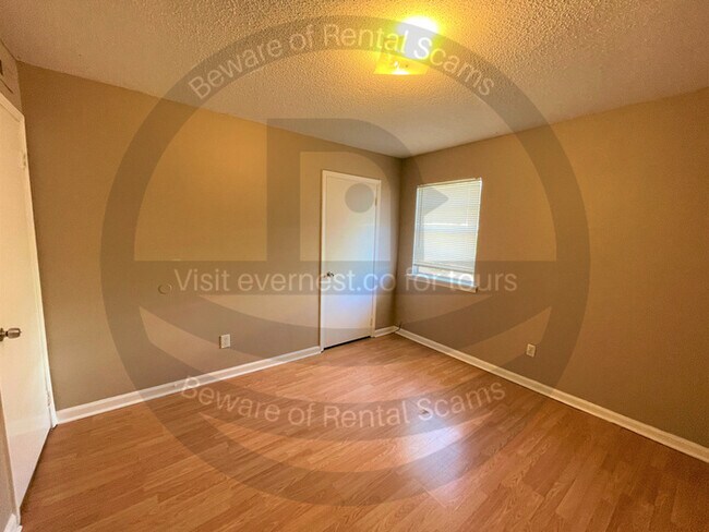 Foto del edificio - 3 Beds & 1 Bath Apartment | No pets allowe...