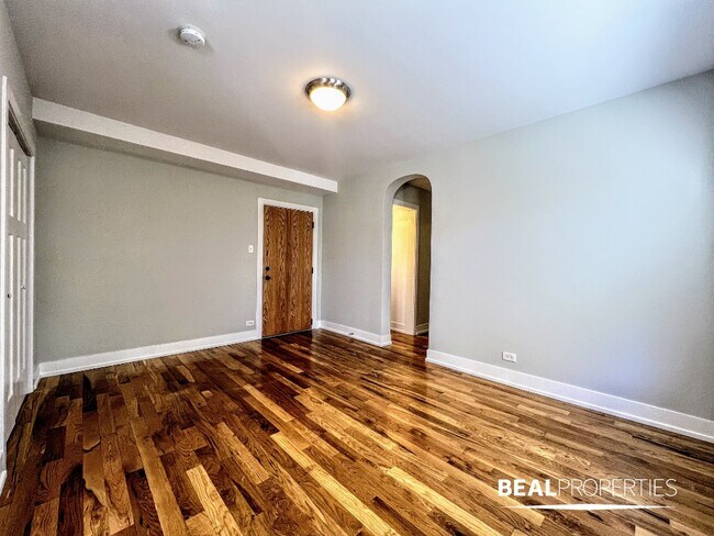 Building Photo - 556 W Arlington Pl
