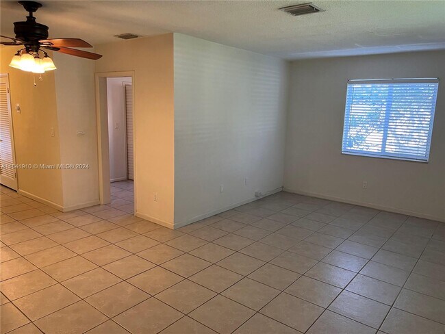 Building Photo - 5031 Ponce de Leon Blvd