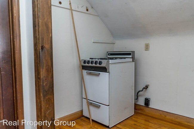 Building Photo - 310 N 9th St