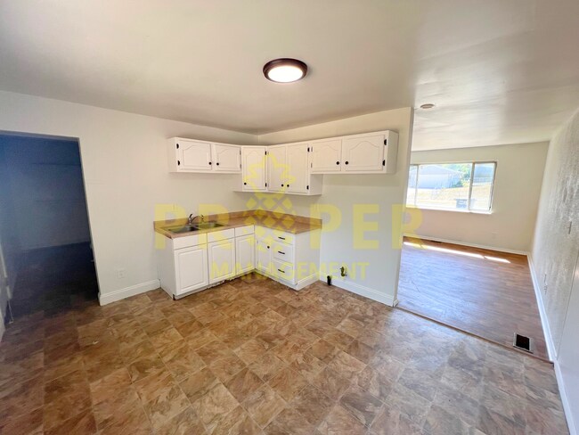 Foto del edificio - 3 bedrooms 1 bathroom house