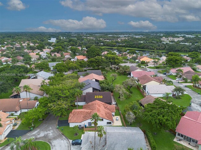 Foto del edificio - 2330 Dover