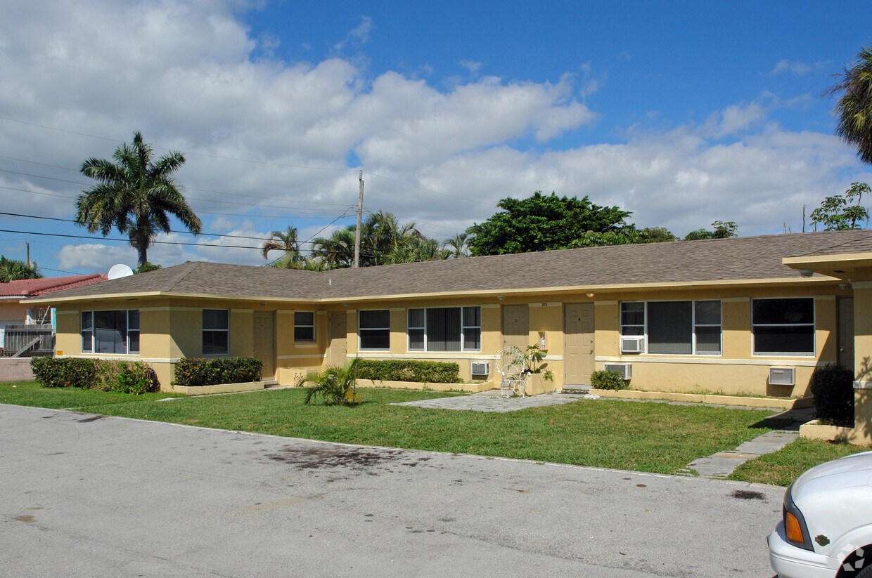Building Photo - 313 Hibiscus Ave