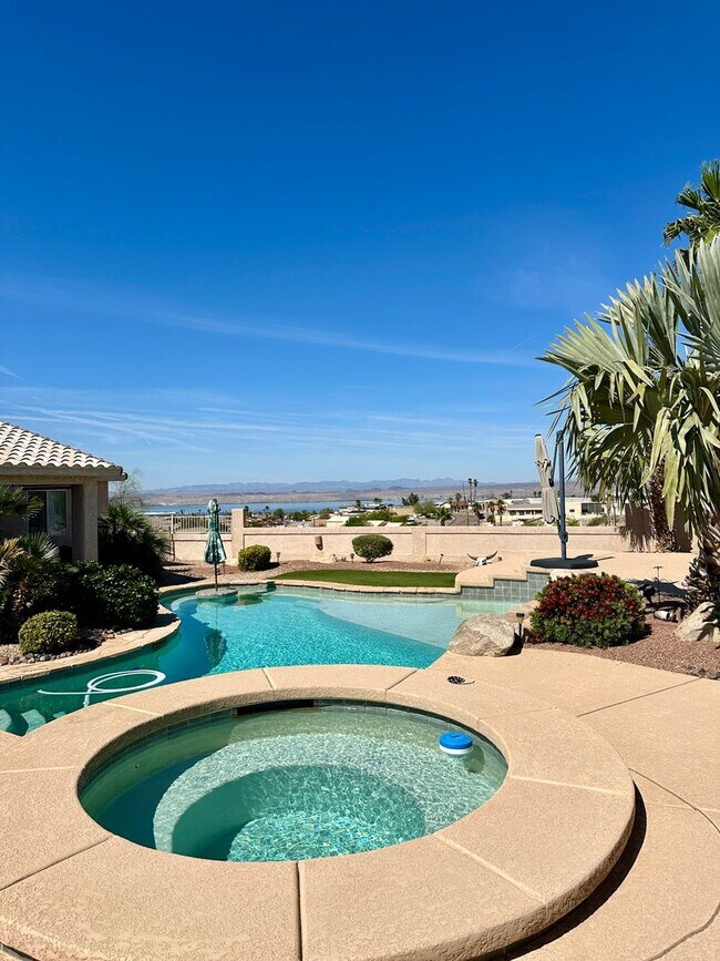 Foto del edificio - Winter Furnished Pool home - 3 month minim...