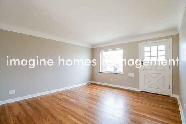 Foto del edificio - Cozy 3 Bedroom, 1.5 bath Brick Cape Cod in...
