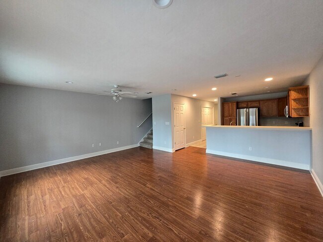 Foto del edificio - 3BR/3BA Two-Story Quad – Prime Location & Move-In Ready!