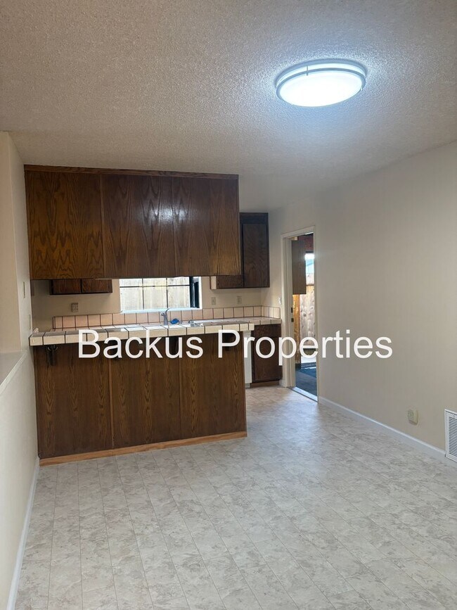 Building Photo - Well maintained three bedroom home in Laurel West