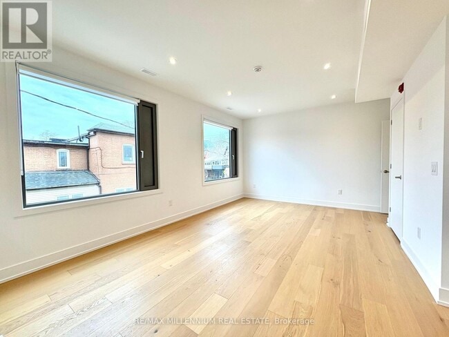 Building Photo - 155 Dovercourt Rd