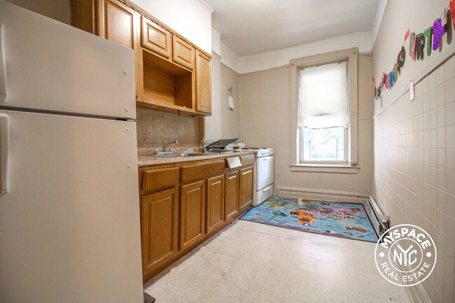 Foto del edificio - 671 Franklin Ave