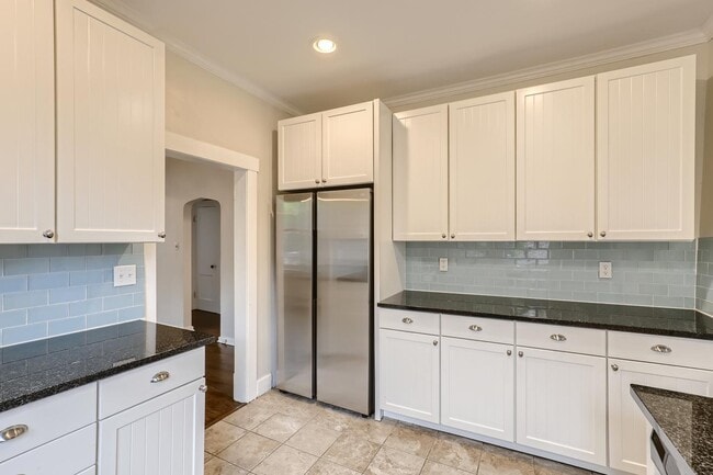 Building Photo - Sophisticated Highlands home walkable to p...