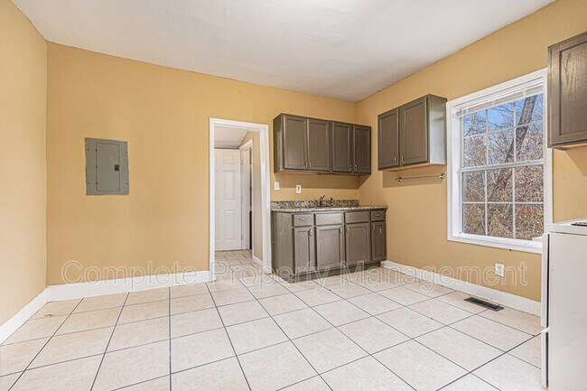 Building Photo - 540 1st Ave NE