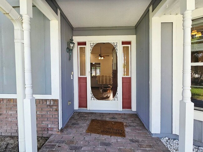 Building Photo - Charming 2 Bed, 2 Bath Home for Rent in Spring Hill (34609) – Spacious, Bright, and Perfectly Loc...
