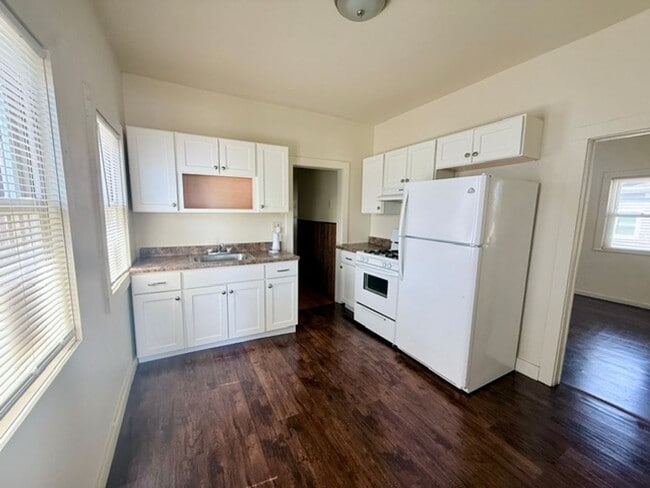 Building Photo - 4 Bedroom Single Family Home in West Haven