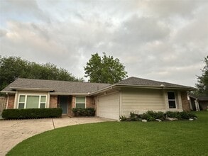 Building Photo - 2211 Brook View Ln