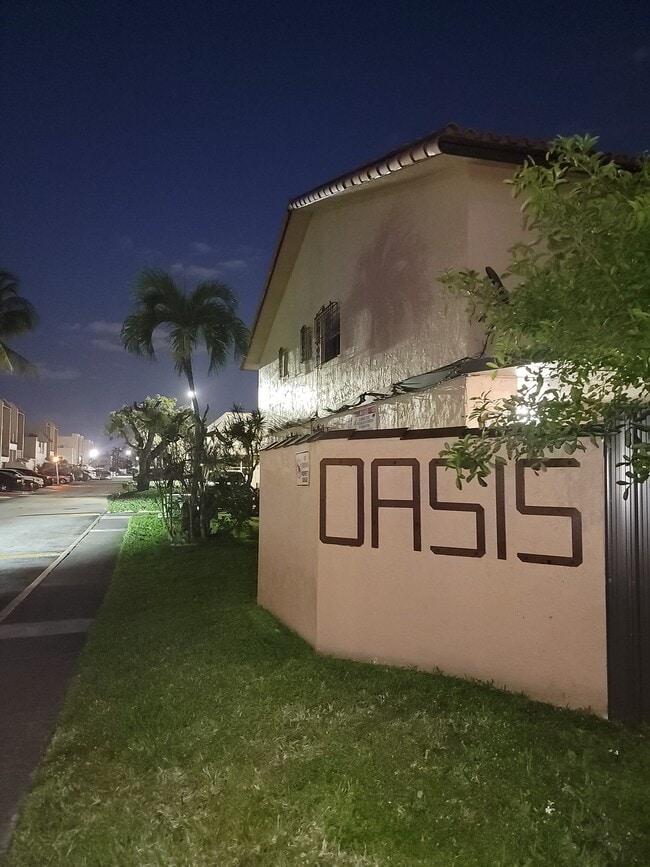 Photo - 1078 W 42nd Pl Townhome