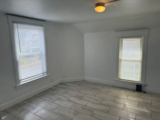 Building Photo - 1118 26th St