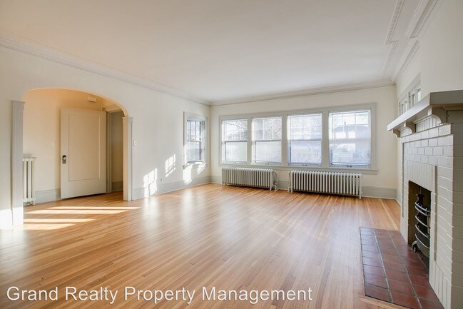 Building Photo - 149-151 Lexington Pkwy S