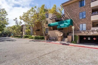 Building Photo - 8880 Villa La Jolla Dr