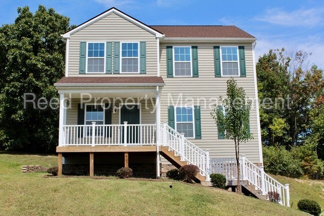 Building Photo - Spacious Three Bedroom Single Family Home