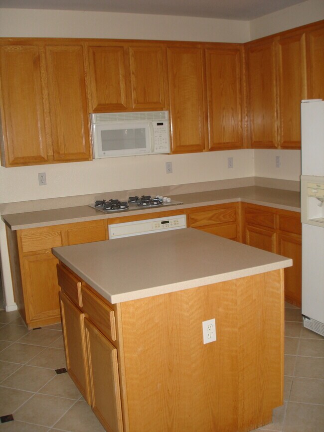 Foto del edificio - Amazing 4 bedroom home in gated community near highly rated schools and beach