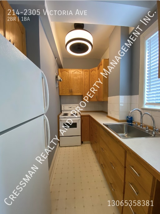Building Photo - 2 Bedroom w Huge Balcony in Heritage Building
