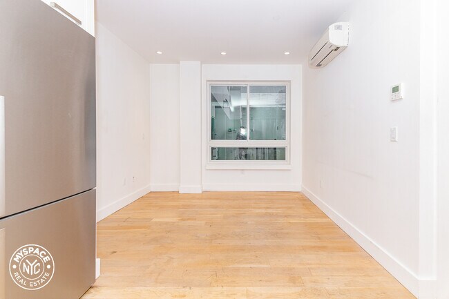 Foto del edificio - 246 Johnson Ave
