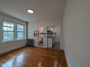 Building Photo - 31 Park Dr
