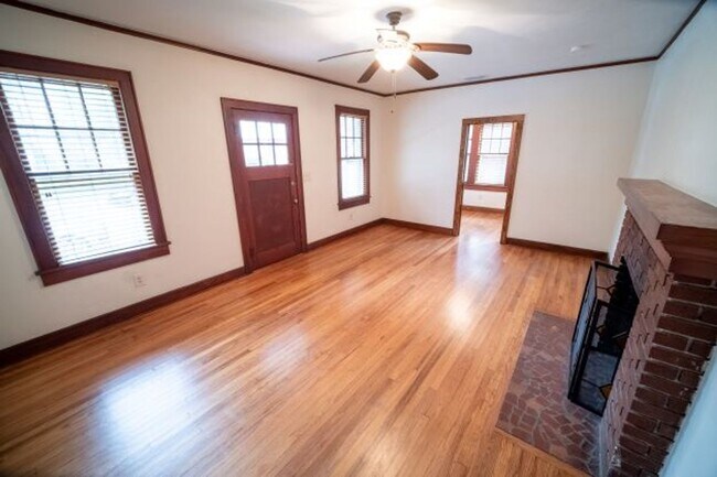 Foto del edificio - Fall 2026!! Live in this Historic yet modern 4 bedroom!