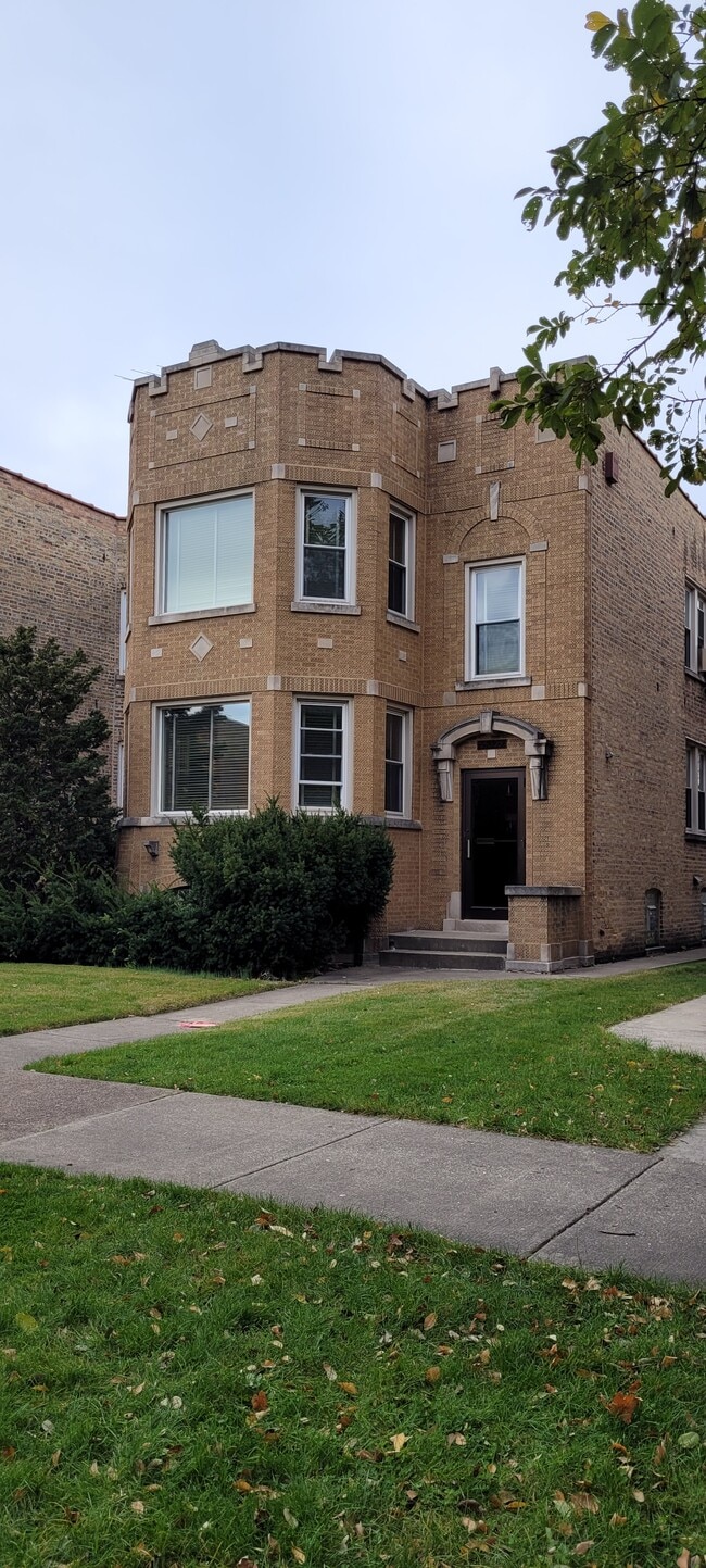 Building Photo - 5228 W Hutchinson St