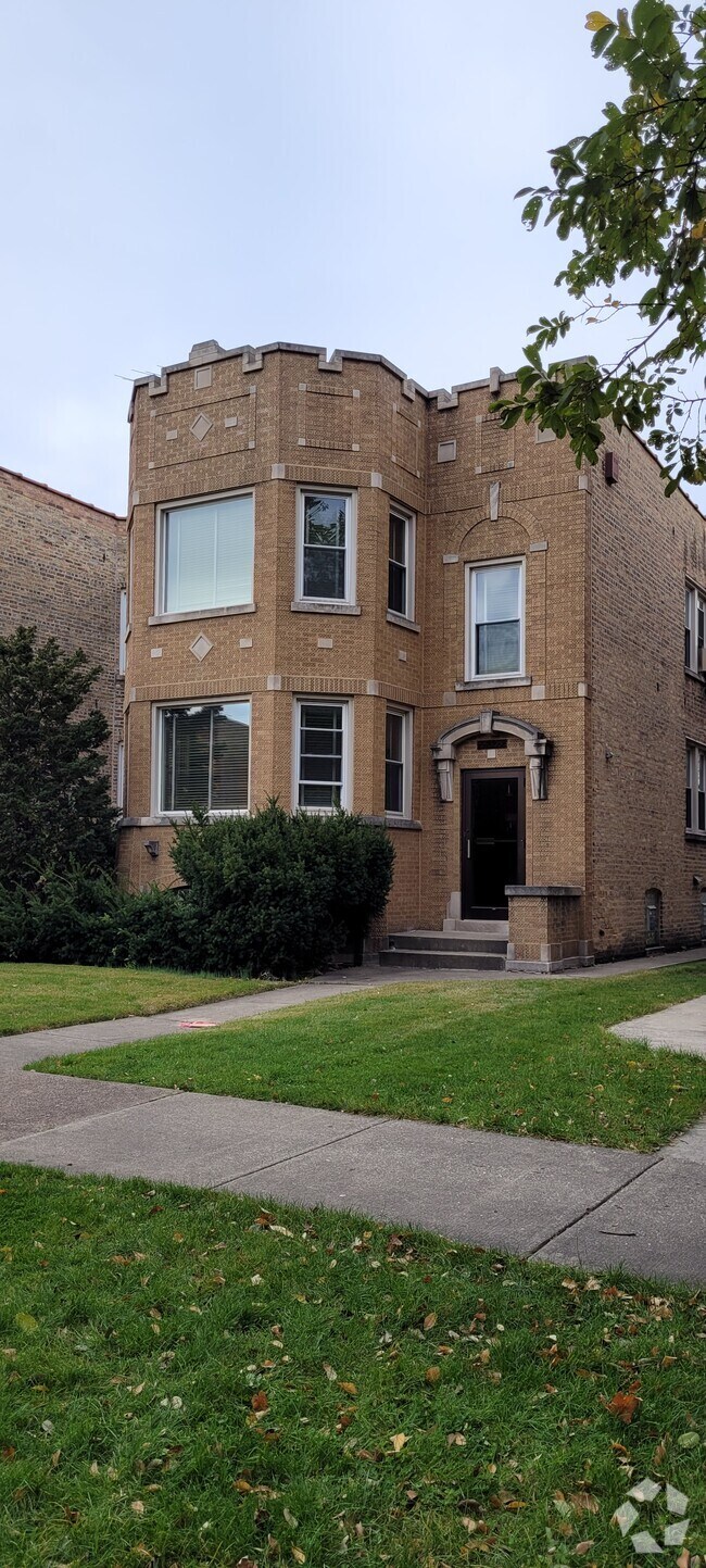 Portage Park Apartments for Rent with High Ceilings Chicago, IL 3 Rentals