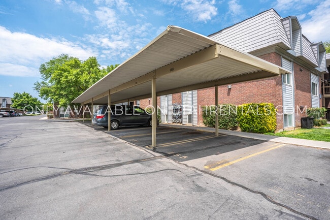 Building Photo - 1651 Hickory Ln