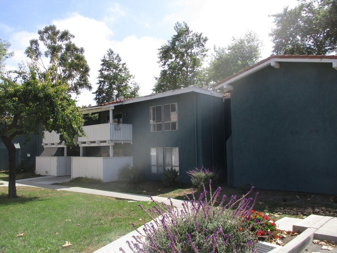 Building Photo - 3 BEDROOM PEPPERTREE CONDO IN VENTURA