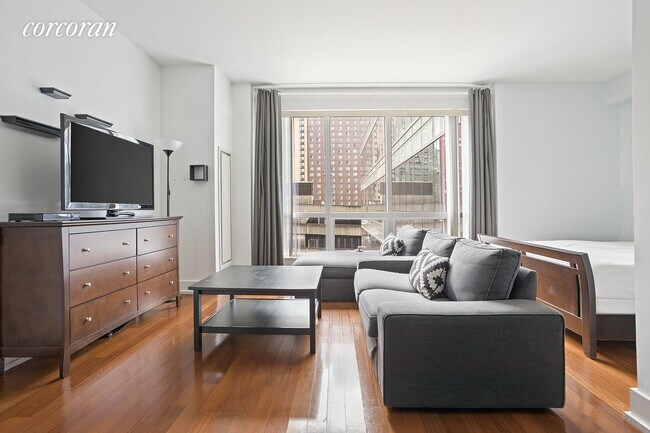 Building Photo - 350 W 42nd St