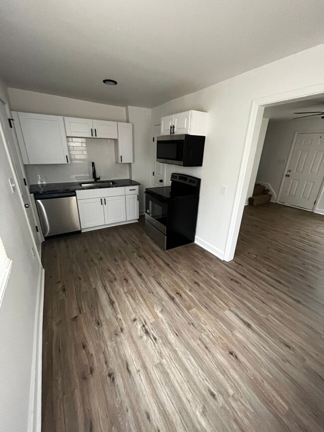 Building Photo - Welcome to this newly renovated house in the heart of Kansas City!