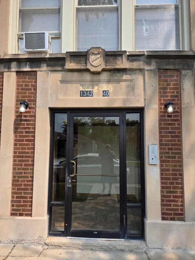 Building Photo - 1342 W 91st St