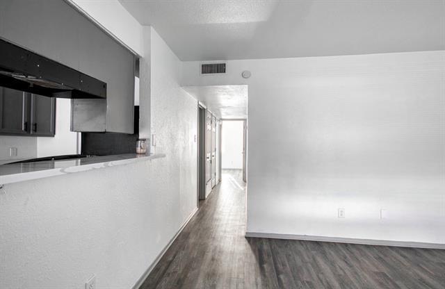 Foto del edificio - 916 Isbell Rd