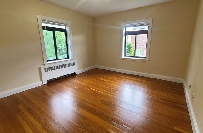 Foto del edificio - 429 Newport Ave