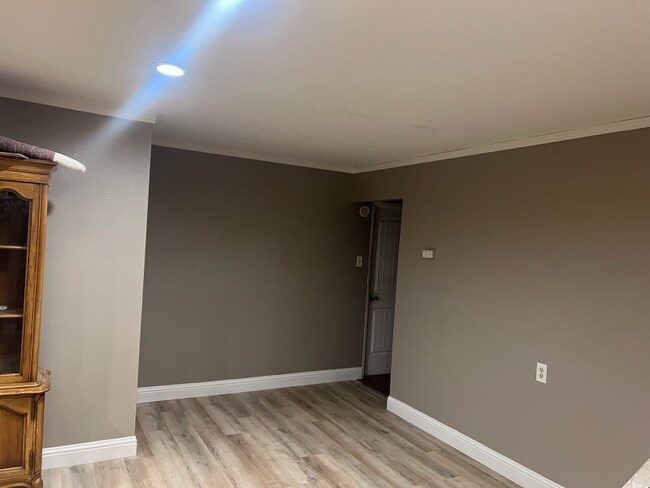 Foto del edificio - 4455 Glidden Wy