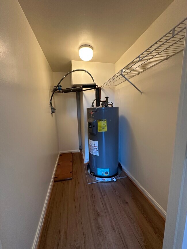 Building Photo - 85 Brainerd Rd